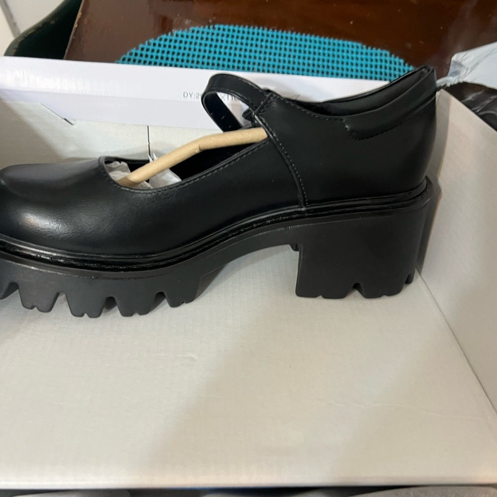 Dream Pairs Black Chunky Mary Jane Platform Shoe